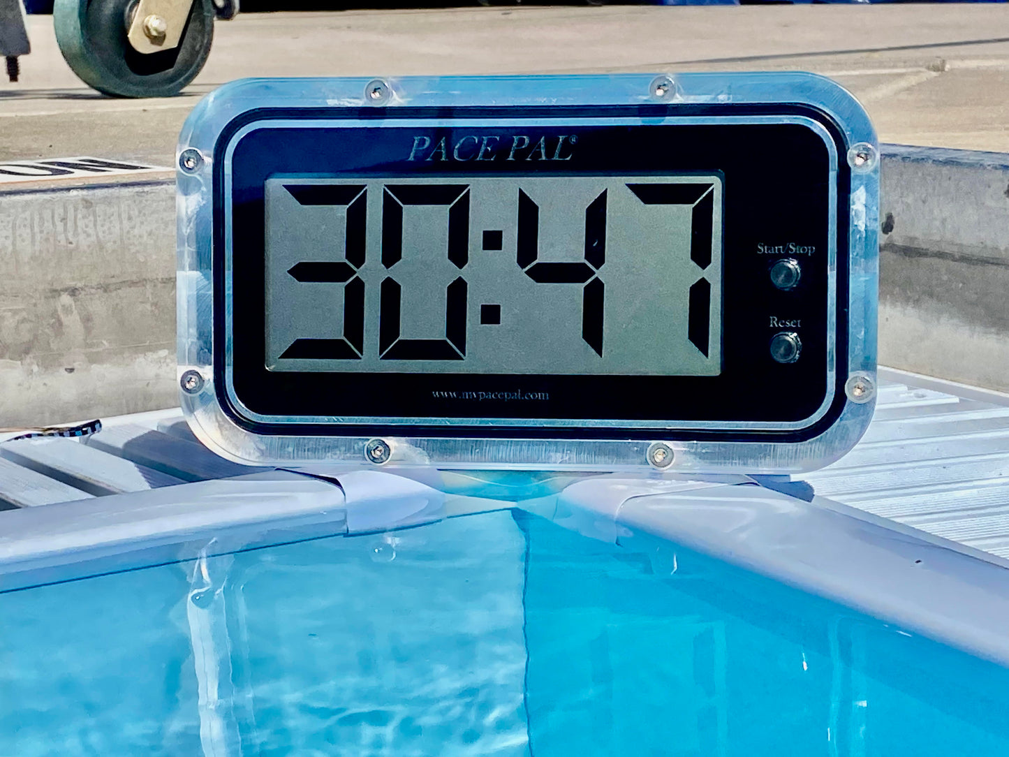 LCD UNDERWATER PACE CLOCK (Liquid Crystal Display Reflecting Ambient Light)